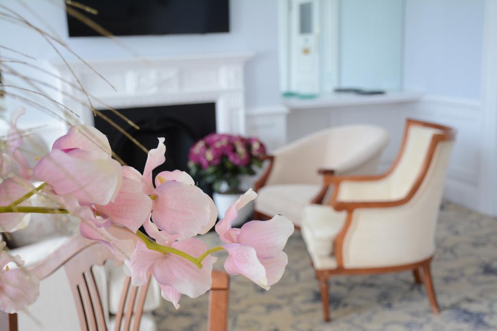 Pier View Self Catering Luxury Apartments Сътън он Сий Екстериор снимка