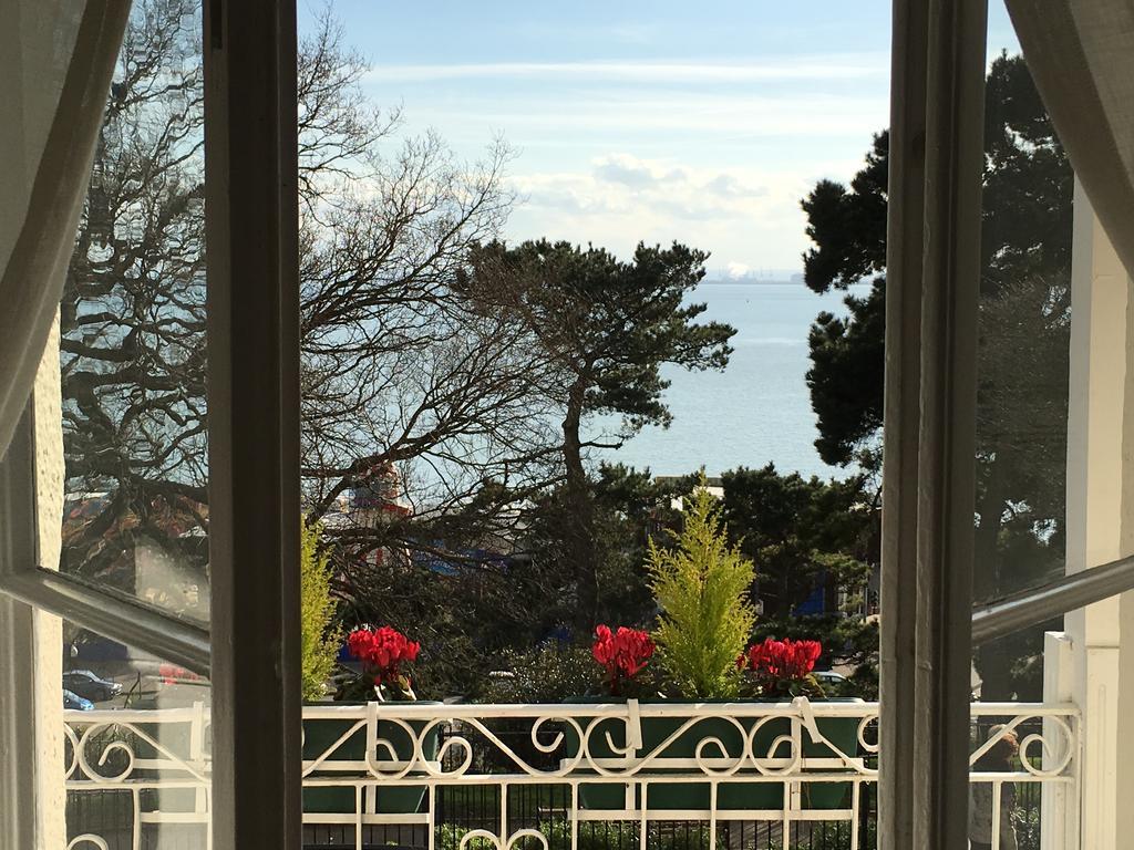 Pier View Self Catering Luxury Apartments Сътън он Сий Екстериор снимка