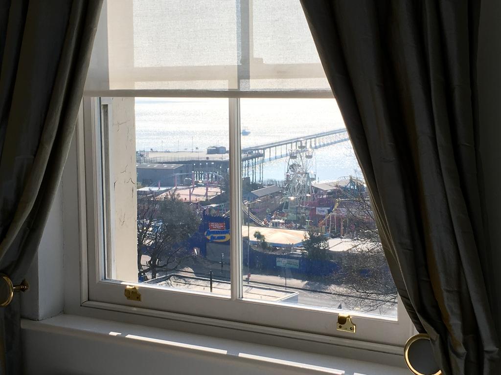 Pier View Self Catering Luxury Apartments Сътън он Сий Екстериор снимка